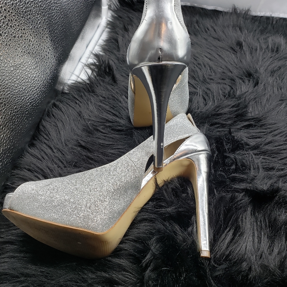 Guess Platform Heels - Picture 5 of 5